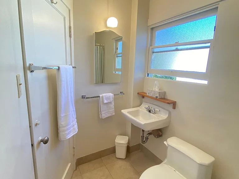 Bathroom (1 of 2)