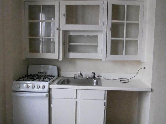 3rd image of 520 Virginia St APT 32
