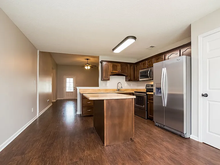 4313 Genevieve Dr — Photo 6
