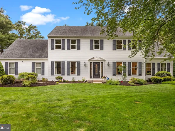 9 Bankers Dr, Washington Crossing, PA 18977