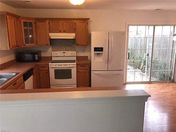 4th image of 5400 Port Royal Dr