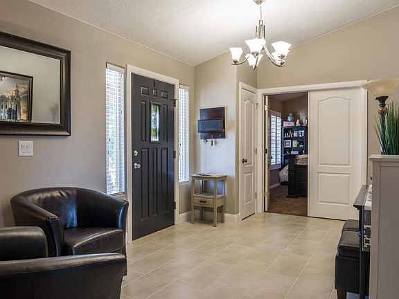 5th image of 851 E Majestic Dr
