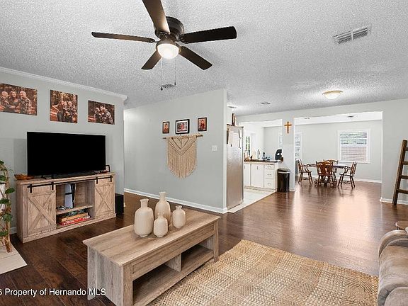 3rd image of 33127 Hilda Rd