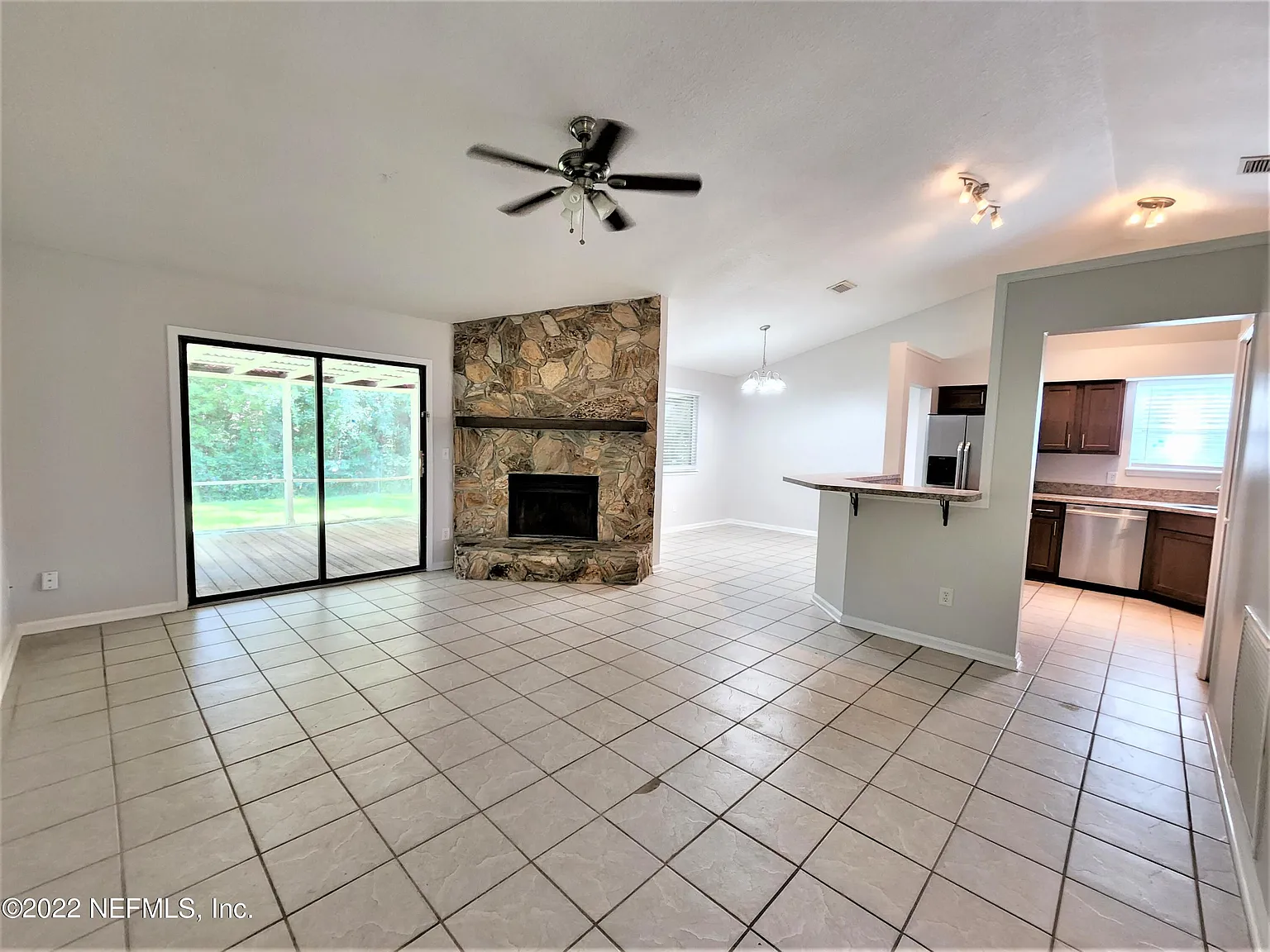 3 bed, 2.0 bath, 1244 sqft, $2,200 — Photo 2