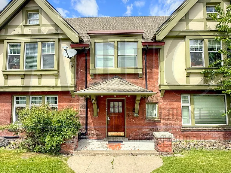 928 W 7th Ave — Photo 2