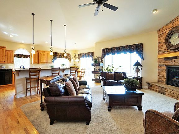 Living room w/ fireplace