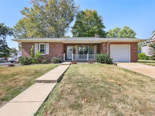 111 N 39th St, Belleville, IL 62226