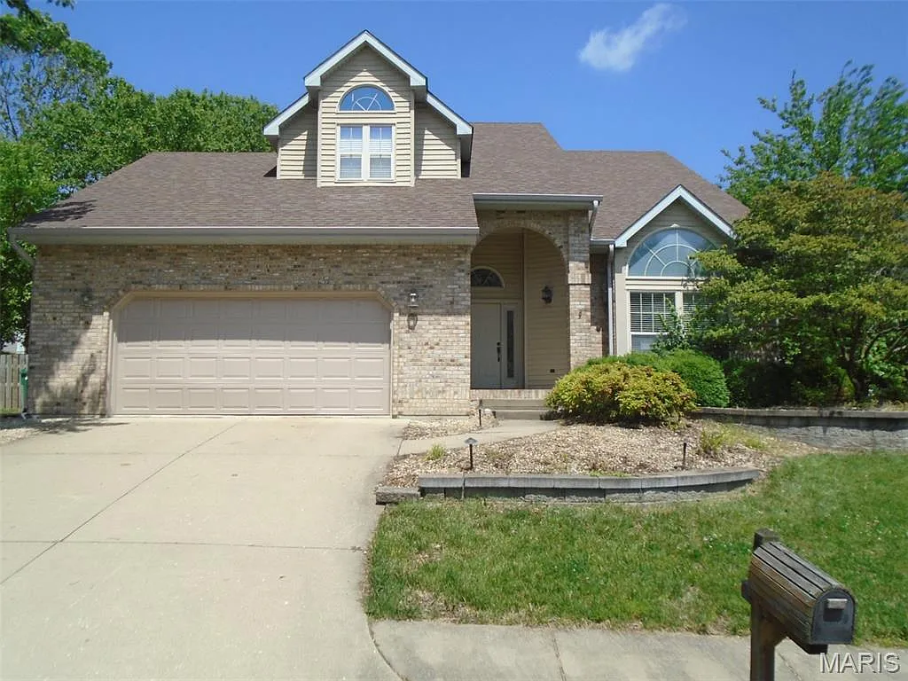4 bed, 3.0 bath, 3477 sqft, $2,700 — Photo 2