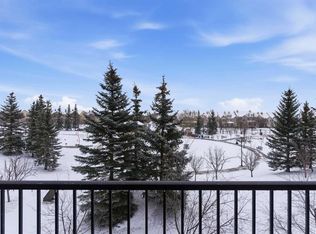 37 E Prestwick Dr SE #305, Calgary, AB T2Z 4Z2