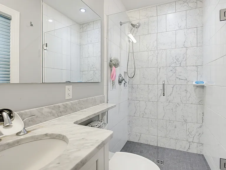 181 Chiswick Rd — Photo 7