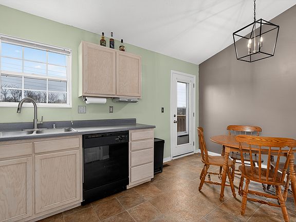 5th image of 121 Indian Creek Dr