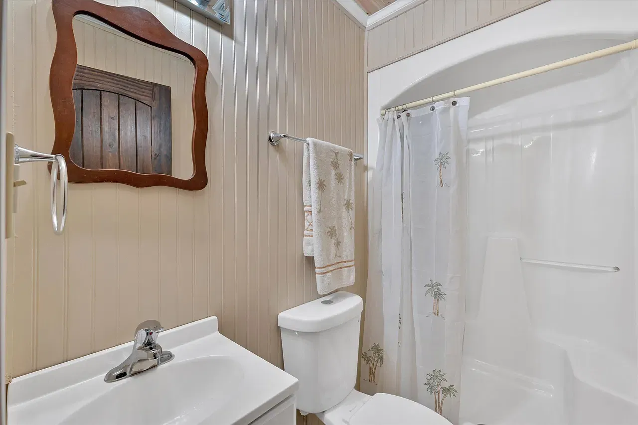 3 bed, 2.5 bath, 2000 sqft, $2,300 — Photo 2