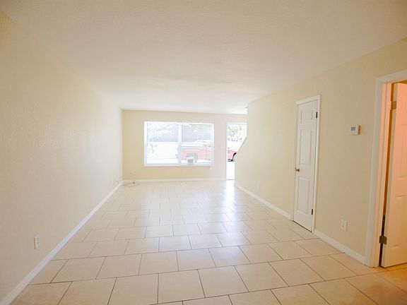 5th image of 804 Plum St