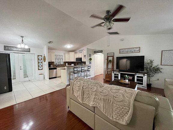 4th image of 3897 NW 22nd Avenue