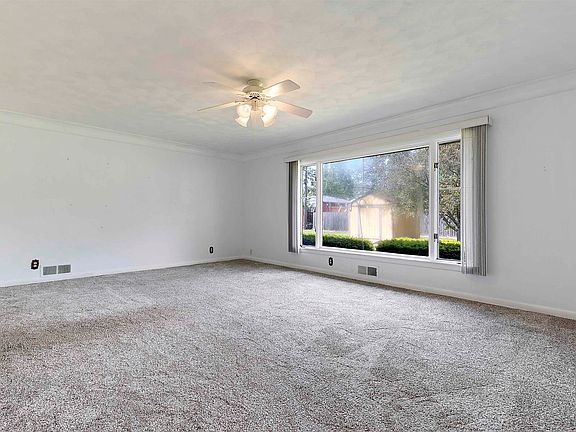 3rd image of 1601 River Bluff Blvd