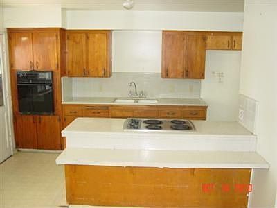 4th image of 1531 N Winery Ave