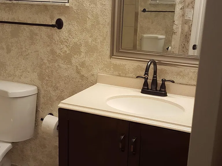 2nd Bath (2nd Floor)