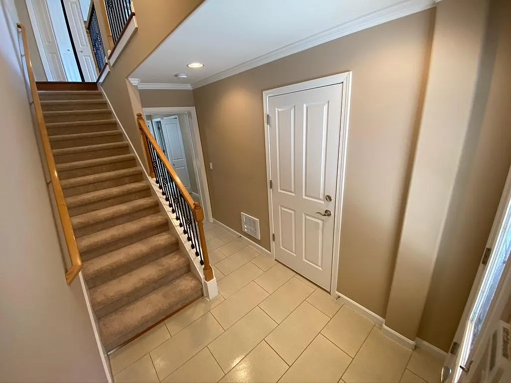 3 bed, 1712 sqft, $4,900 — Photo 4