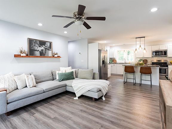 5th image of 3601 W Indian Creek Dr