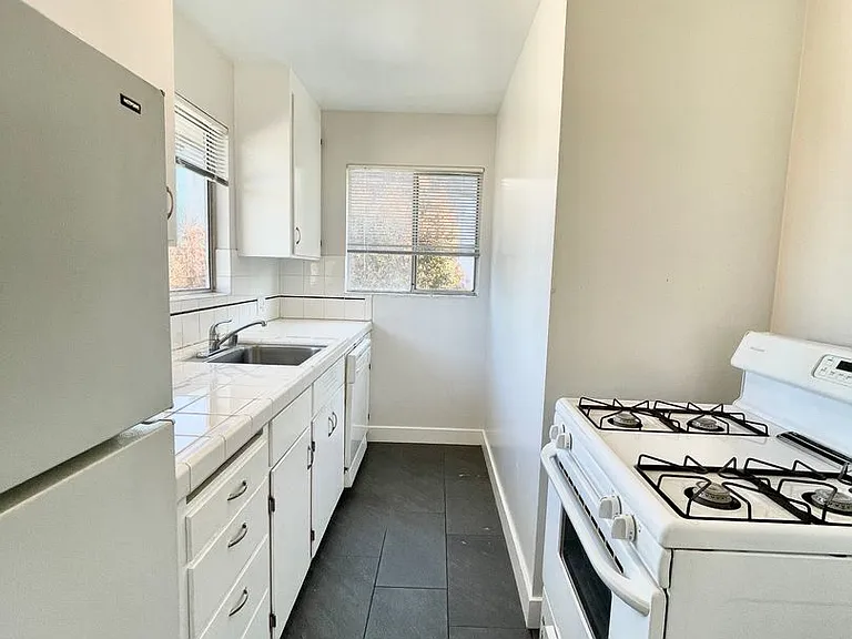 466 N Fair Oaks Avenue — Photo 4