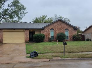 354 Ridgecrest Dr, Saginaw, TX 76179