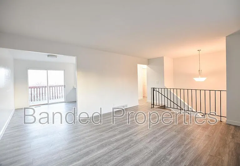 5849 S Country Hills Dr — Photo 1