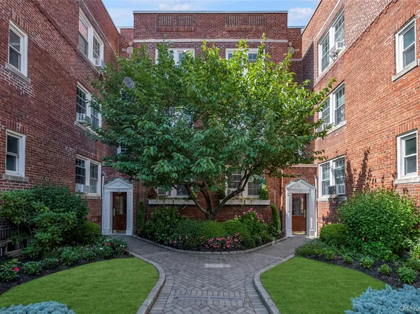 15 Gaynor Avenue #3E, Manhasset, NY 11030