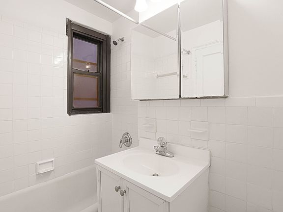 4th image of 245 E 11th St APT 4B
