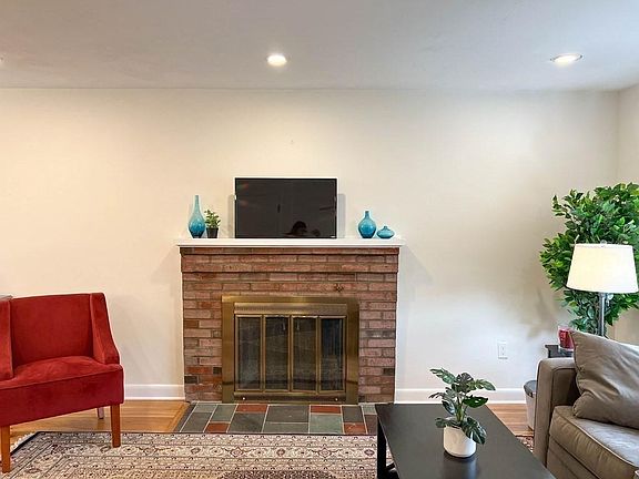 5th image of 137 Grace Cir