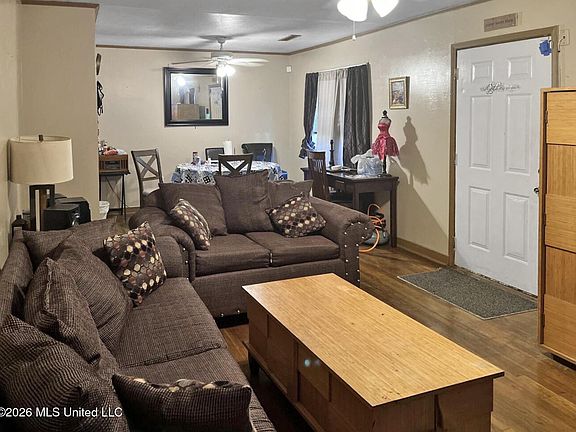 2nd image of 936 W 6th St