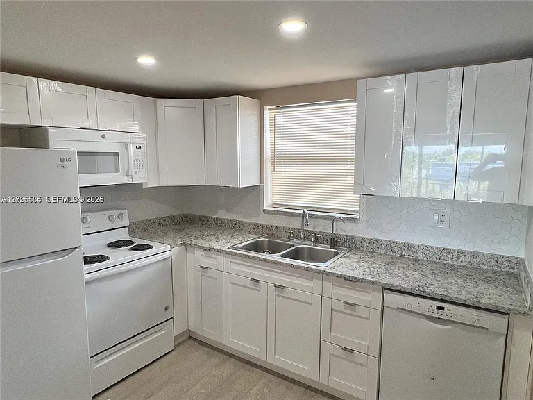 9351 Fontainebleau Blvd #B403 — Photo 9