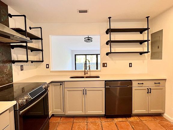 4th image of 980 NW North River Dr #37