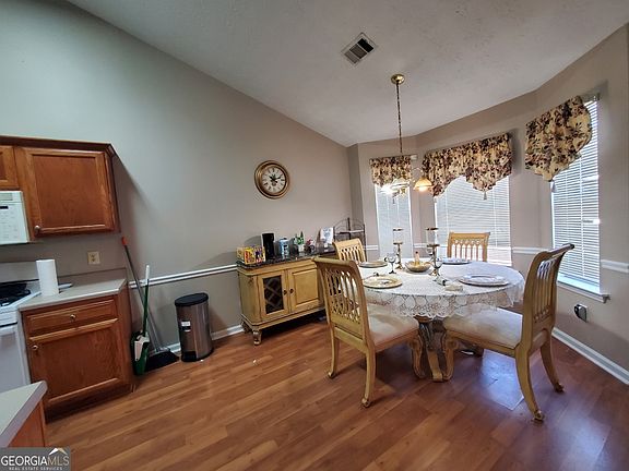 4th image of 1840 Midcourt Way