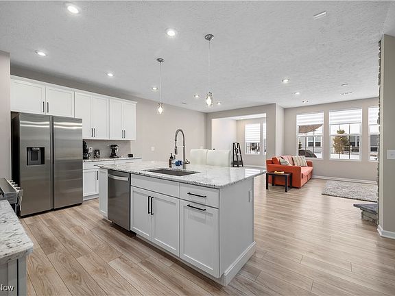 4th image of 684 Harbour Town Ct