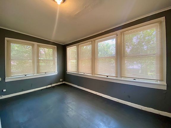 4th image of 533 Merrick St