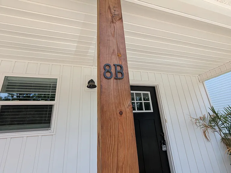 8 Robin Hood Rd #B — Photo 2