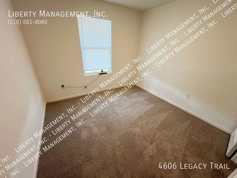 4606 Legacy Point — Photo 2