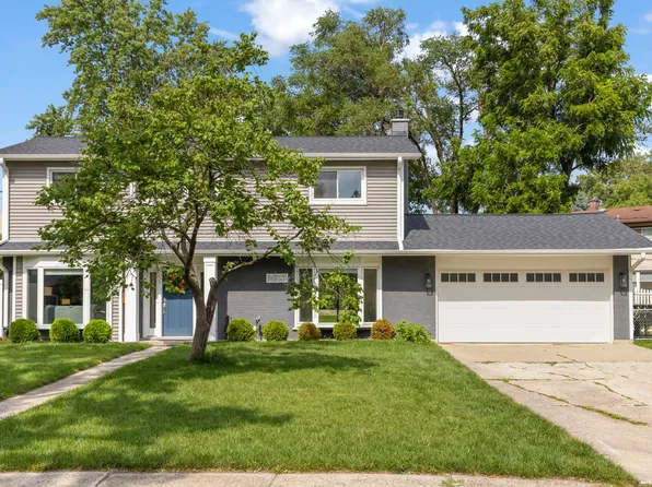 1061 Daniel Ct, Lombard, IL 60148