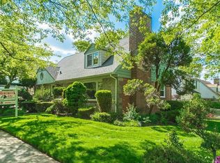 21515 82nd Ave, Queens Village, NY 11427