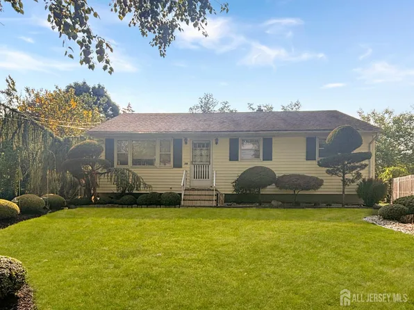 20 Ruby Ct, Piscataway, NJ 08854