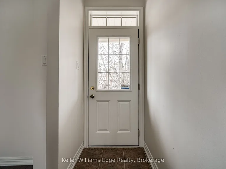 93 Glendarling Cres — Photo 3