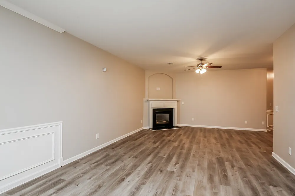 4 bed, 2.5 bath, 1884 sqft, $2,330 — Photo 4