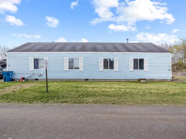 824 Fireland Ln, Port Clinton, OH 43452