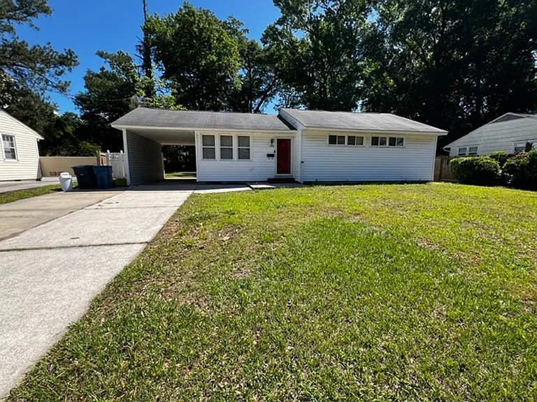 508 Henderson Dr — Photo 2