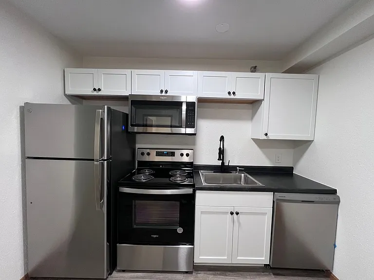 Creekside Commons Apartments — Photo 32