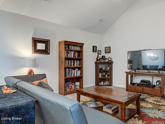3rd image of 6715 Eagle Wood Dr