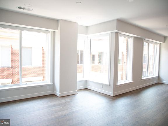 3rd image of 625 Slaters Ln #201W