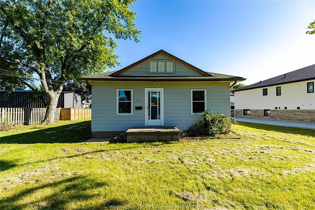 3 bed, $2,100 — Photo 3