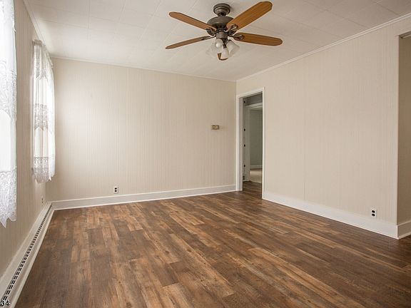 4th image of 814 Hill St