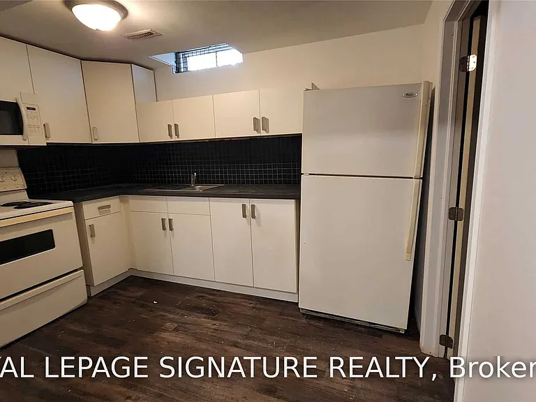107 Crittenden Sq — Photo 17